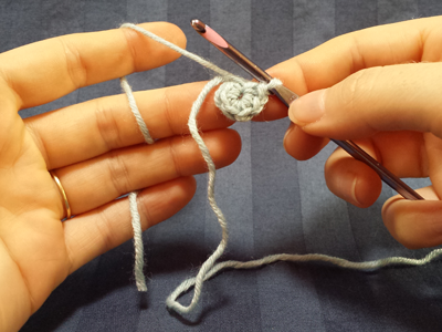 How to crochet a magic ring Step 9-A by Unseign