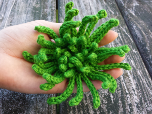 Spider Mum Flower FREE Crochet Pattern by Unseign